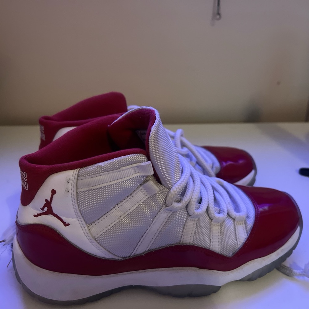 Jordan 11 cherrys bought for $200 size 7 perfect for back to school